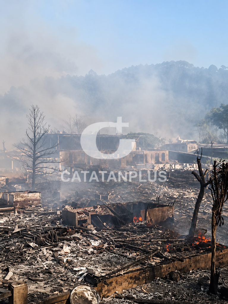 Kebakaran Hebat Landa Kasepuhan Ciptamulya Sukabumi, Sejumlah Bangunan Dilaporkan Terbakar